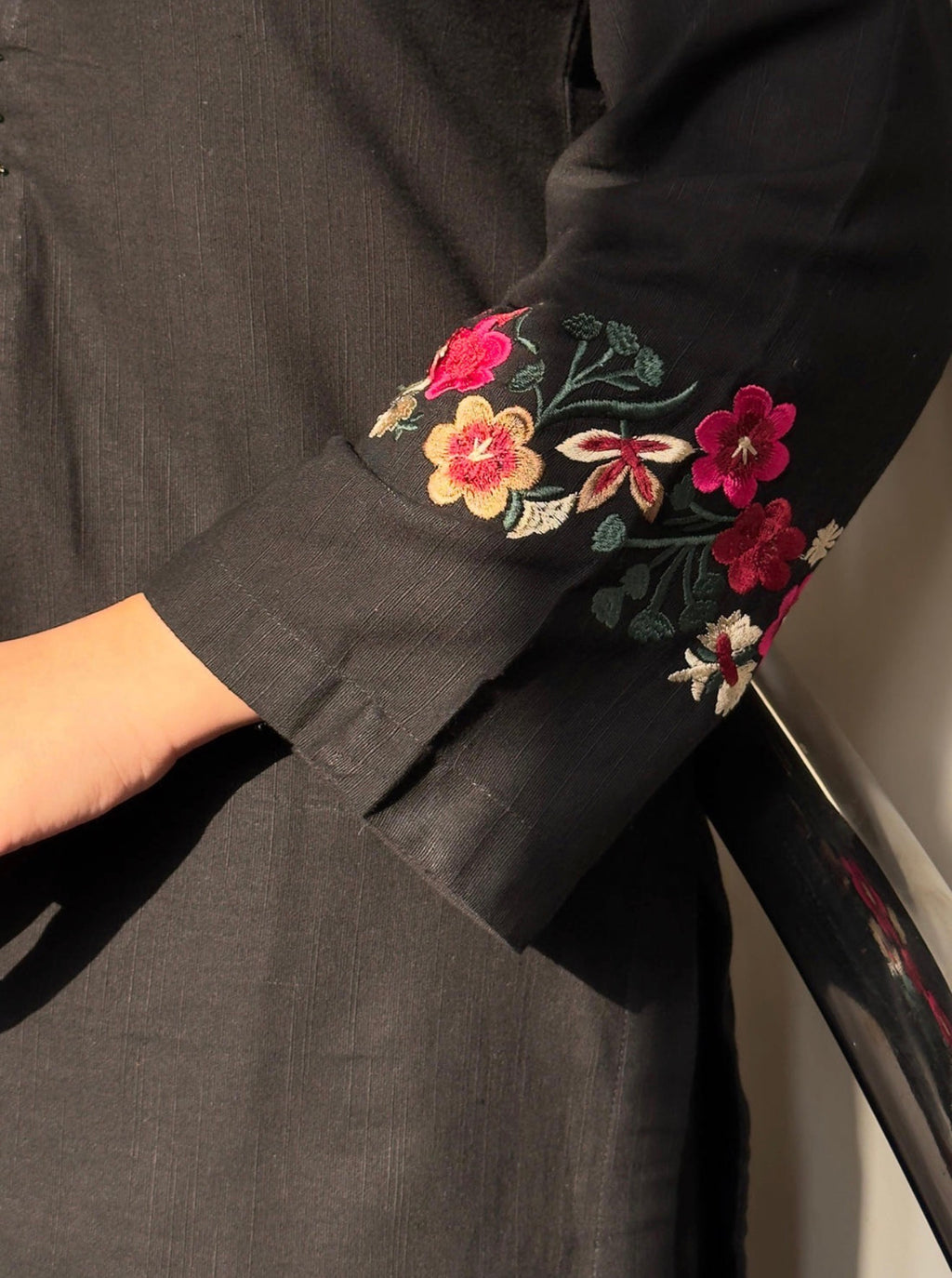 Elegant Black Floral Embroidered Lawn Salwar Kameez