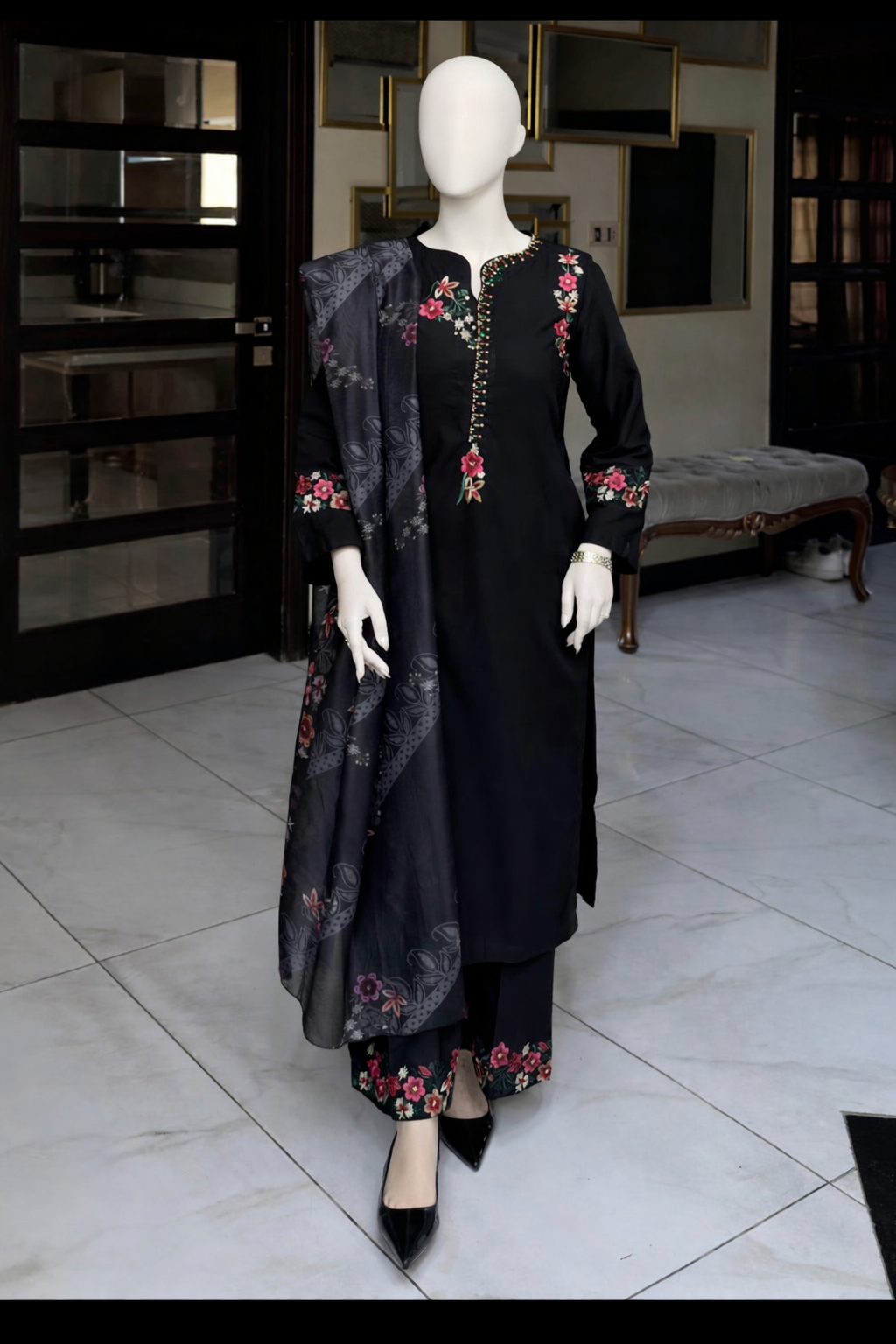 Elegant Black Floral Embroidered Lawn Salwar Kameez