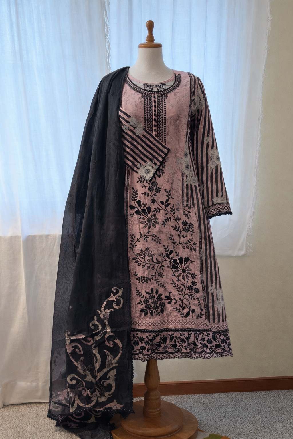 Elegant Pink & Black Embroidered 3-Piece Salwar Kameez Set