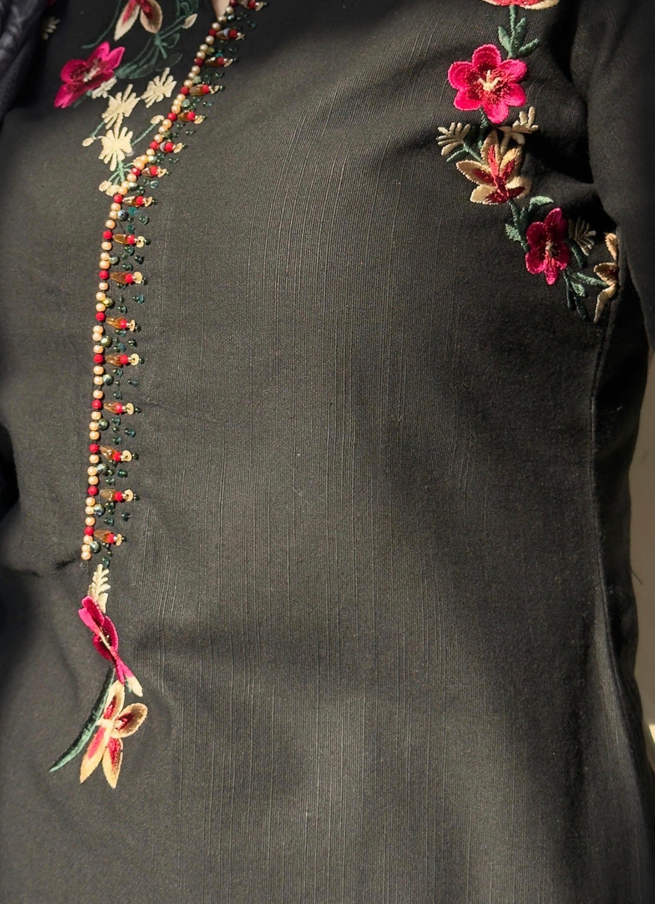 Elegant Black Floral Embroidered Lawn Salwar Kameez